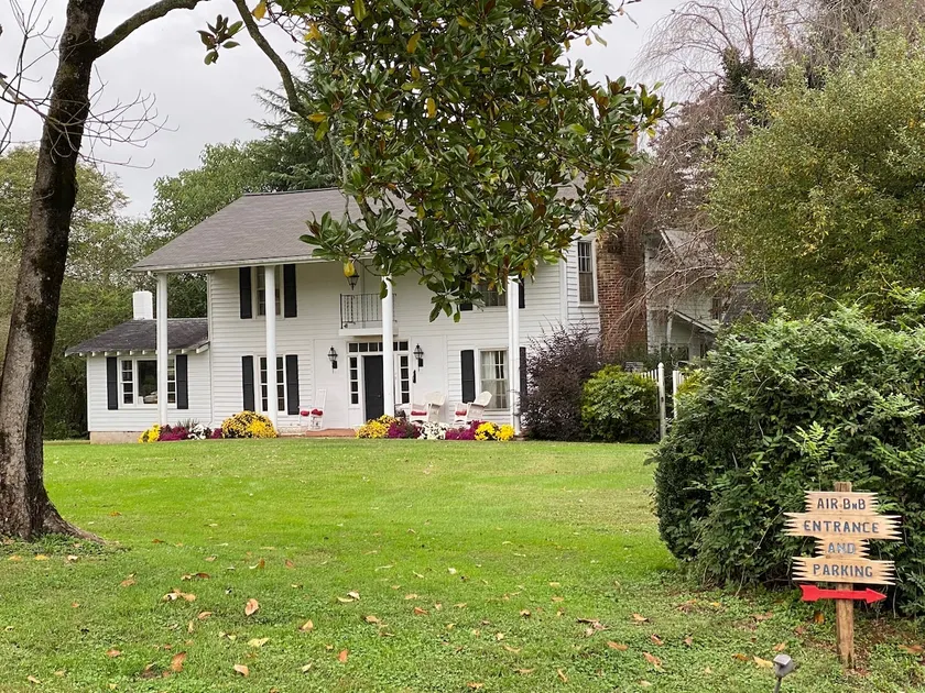 Historic home with breathtaking vistas - Image 1