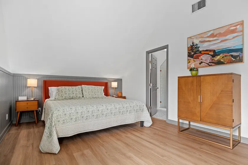 Town Creek Warren - Suite B | 1 pâté de maisons de la rue principale - Image 1