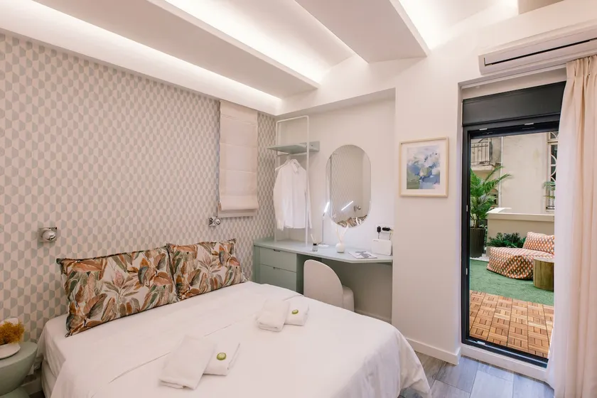 Modern Aristotelous Studio with a Magic Balcony - Image 1