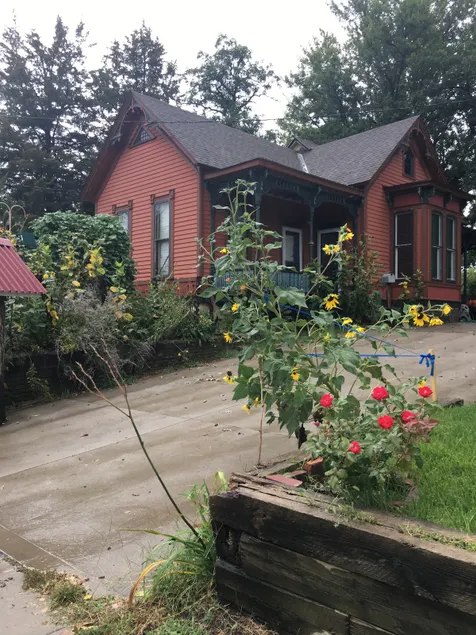 Restored Victorian, Walk & Bike - Image 1