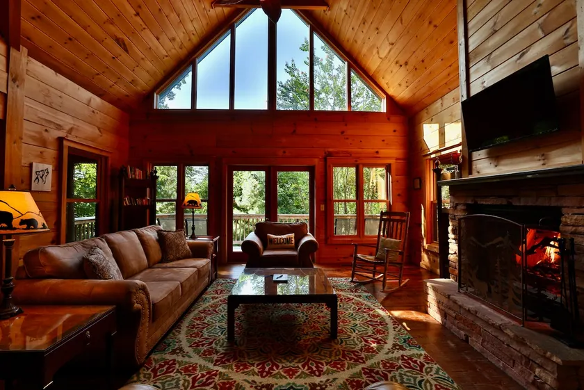 Serene Retreat Cabin W/Hot Tub close to Asheville - Image 1
