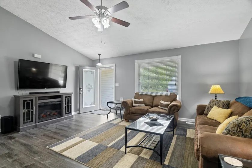 Modern & Clean, Entire 1400 Sq Ft Home, Paducah - Image 1