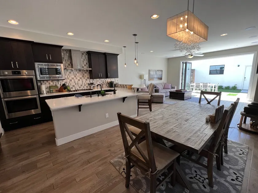 Modern 5-Bed, Clean is Priority - Image 1