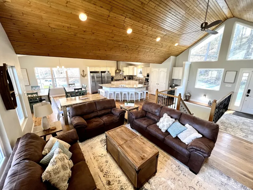 Lakefront Cabin-9 Bed/9 Bath-Southern Comfort II - Image 1