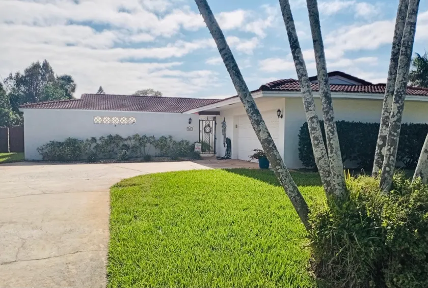 Casa Flamingo, Steps from Cocoa Beach, 3 bedrooms - Image 1