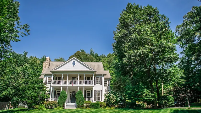 Large Luxury Family Home Near Five Colleges. The TOP short term rental in area! - Image 1