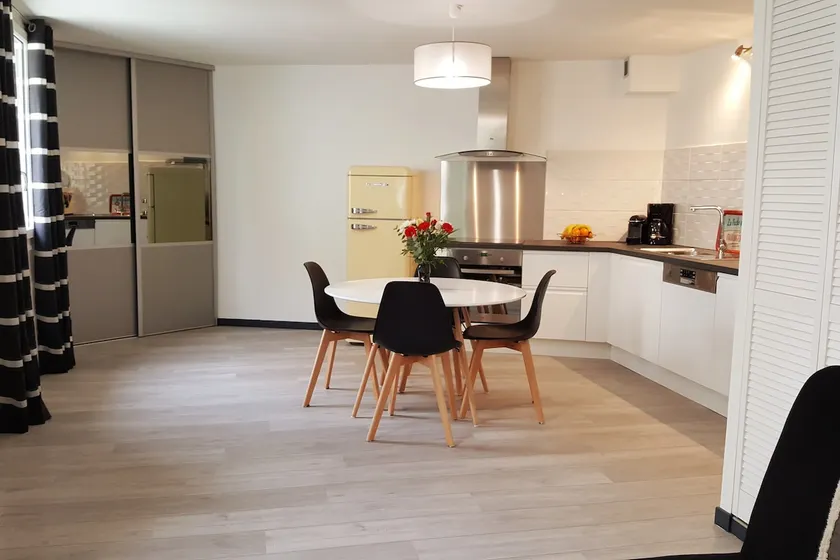 Apartment, 50 m2, free cleaning, in the center of the island - Image 1