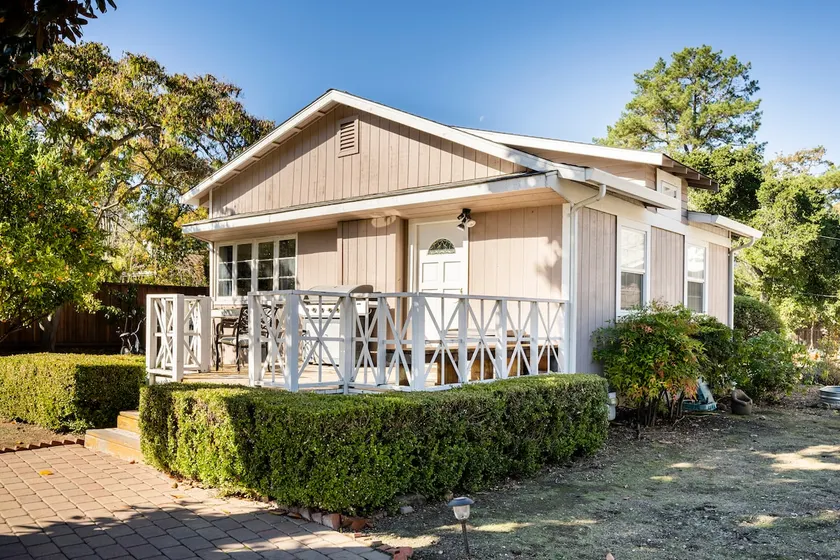 SARATOGA EXECUTIVE COTTAGE - Image 1