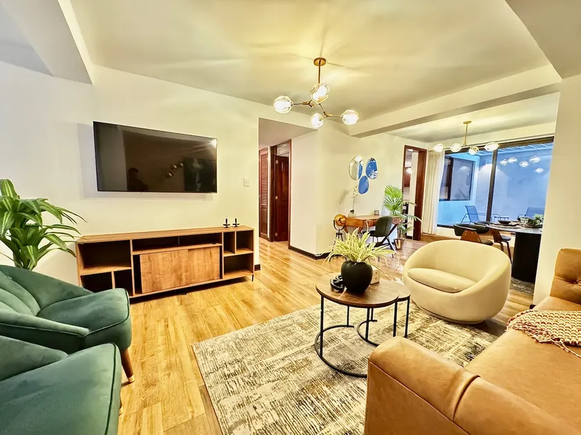 Spacious and family-friendly apartment in Zone 15 - Image 1
