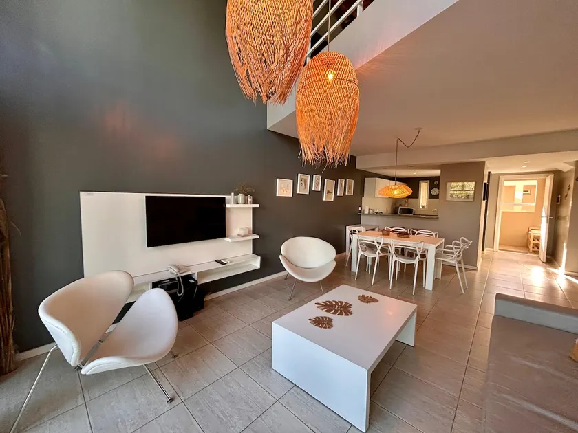 (413) Exquisite and elegant near the sea - Image 1