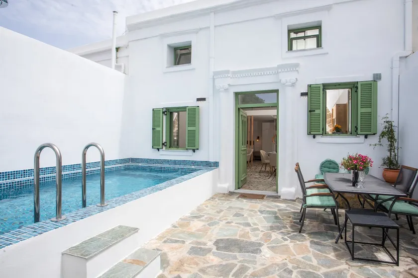 Nouvelle15 Cozy House with Private Pool - Image 1