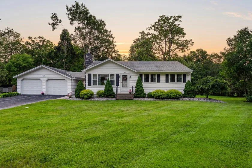 Pa's Place- Location, Location! Oneida Co STR-0042 - Image 1
