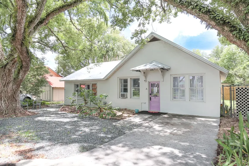Stunning Two-Bedroom Duplex Cottage. - Image 1