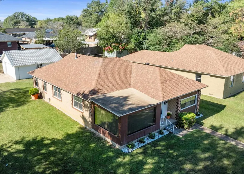 4Bedrooms-Sunroom/Fenced Outdoor Space/FullKitchen - Image 1