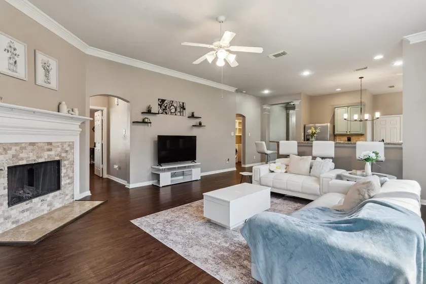 The Velvet Nest-Prime Location-2 King bd 1Queen bd - Image 1