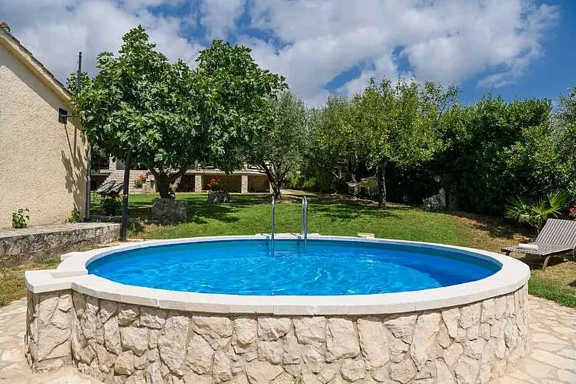 House Fran - Image 1