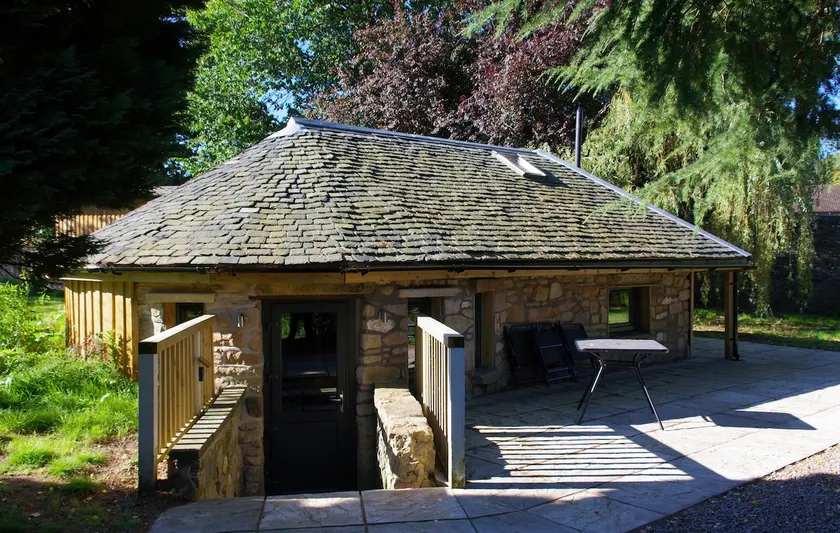 Quirky, circular, sunken 'bothy' in walled garden - Image 1