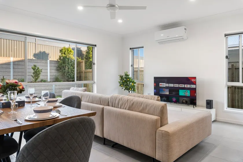 NEW Relax-Ready 4BR Near Bayside & Shops|Workspace - Image 1