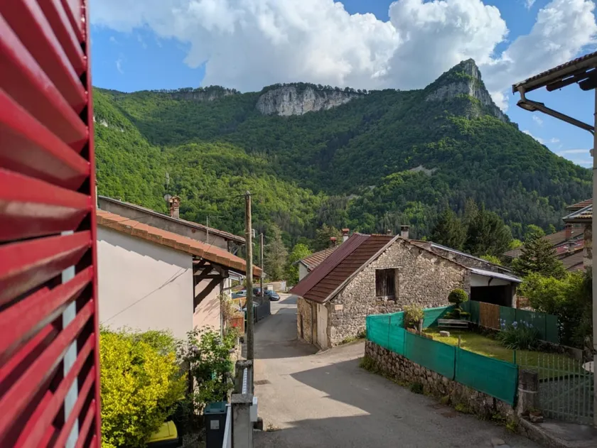 Panoramic View Cottage – Pets Welcome - Image 1