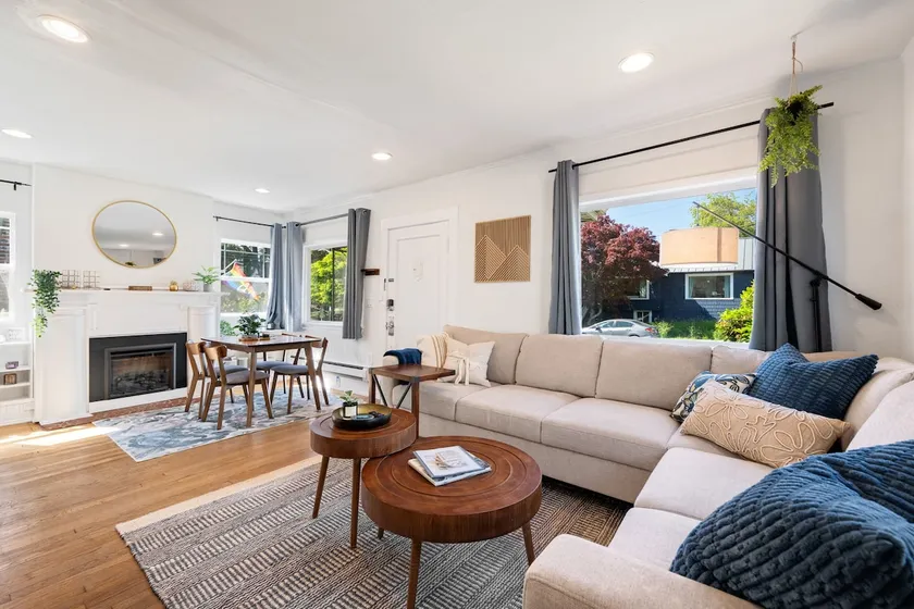 Historic home w/BBQ & balcony, remote‑work ready - Image 1