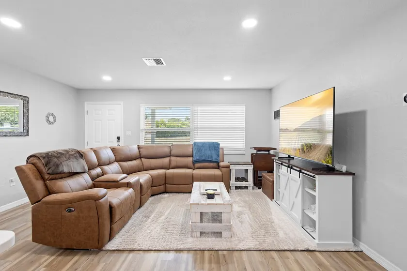 Rustic Retreat by Blue Spring State Park - Image 1