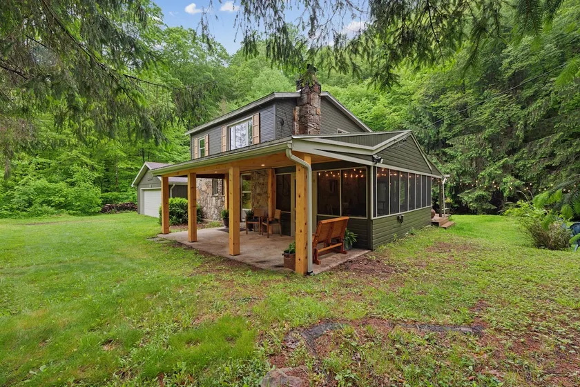 Seven Springs 4BR/5 Bed Sleeps 10 Backyard Fishing - Image 1