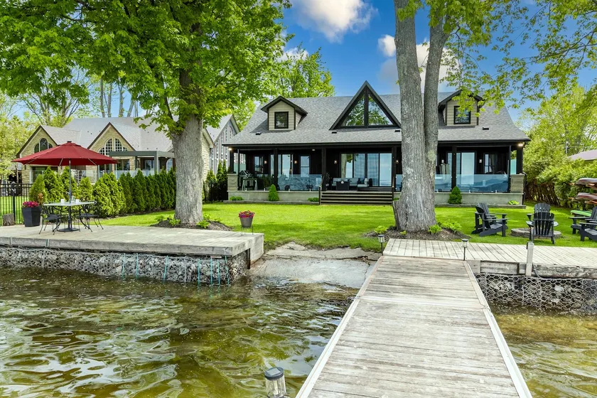Royal Beach Lake House & Spa w/ Hot Tub & Sauna - Image 1
