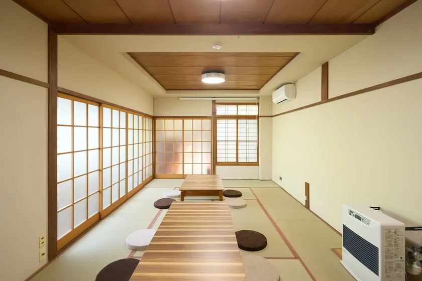 [Hachian] Private house, 5 minutes to the center, up to 20 people, projector, free parking for 2 cars - Image 1