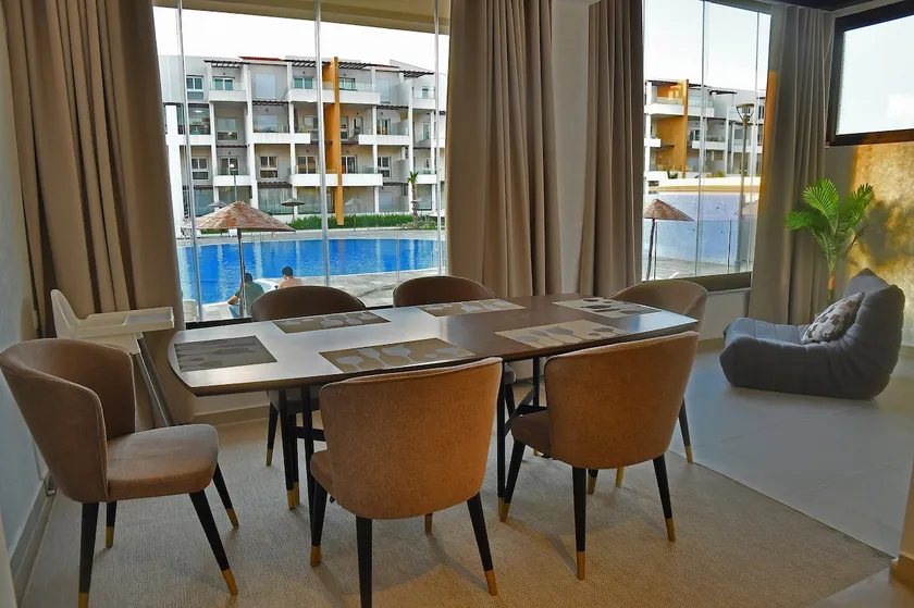 Relaxing stay with pool view - Image 1