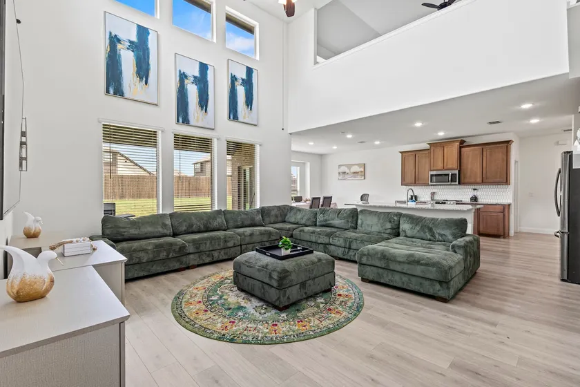 Rooftop Bliss 4BR W Crib/Officespace Free Parking - Image 1