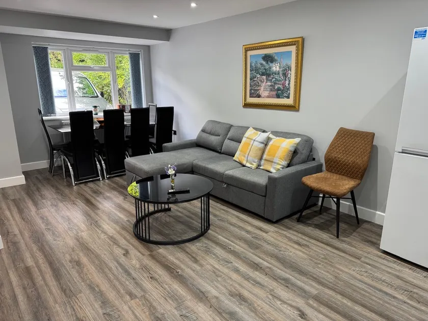 Stylish Apartment Near Birmingham - Image 1