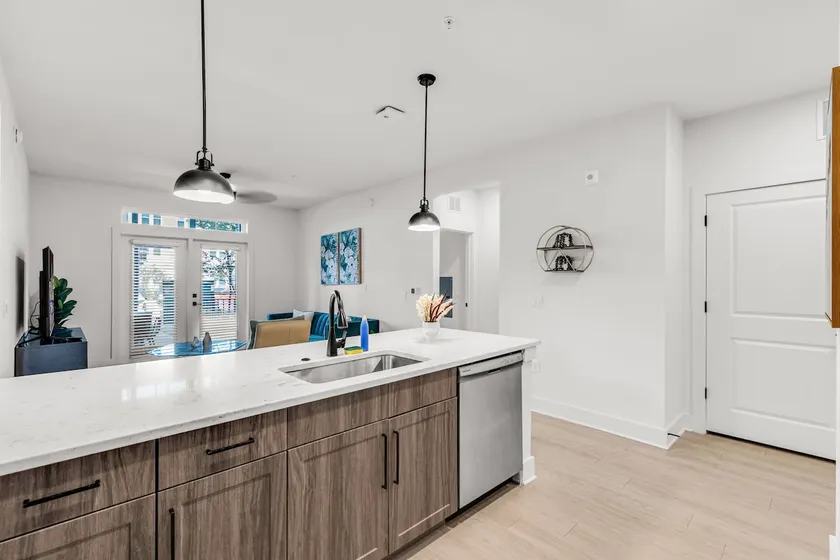 2BR Sunspot Poolside Living in Apollo Beach - Image 1