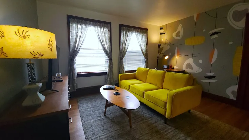 Retro 1br in Historic Building! - Image 1