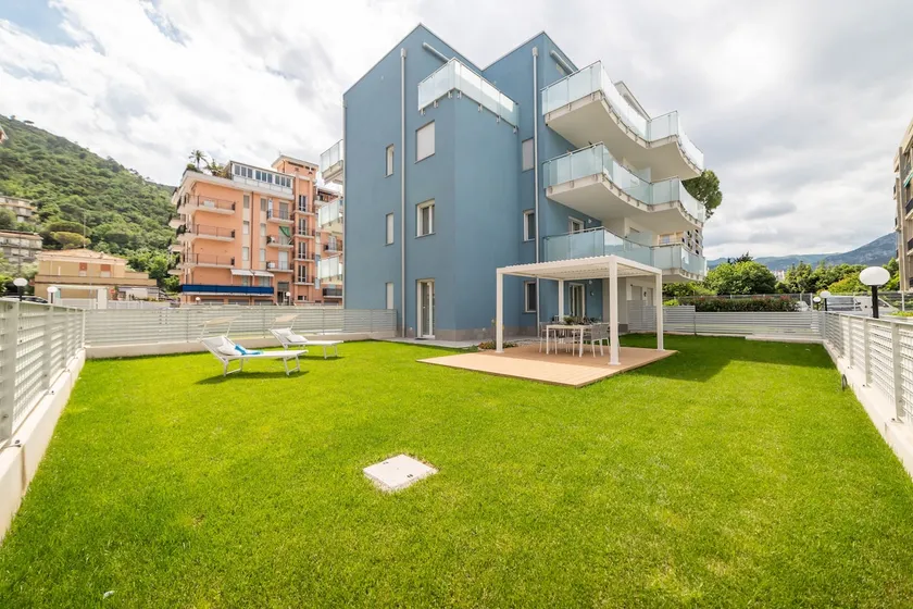 Appartamento al mare con giardino - Image 1