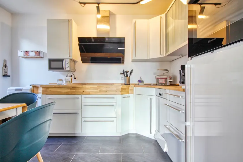 Prime-location apartment, fully air-conditioned - Image 1