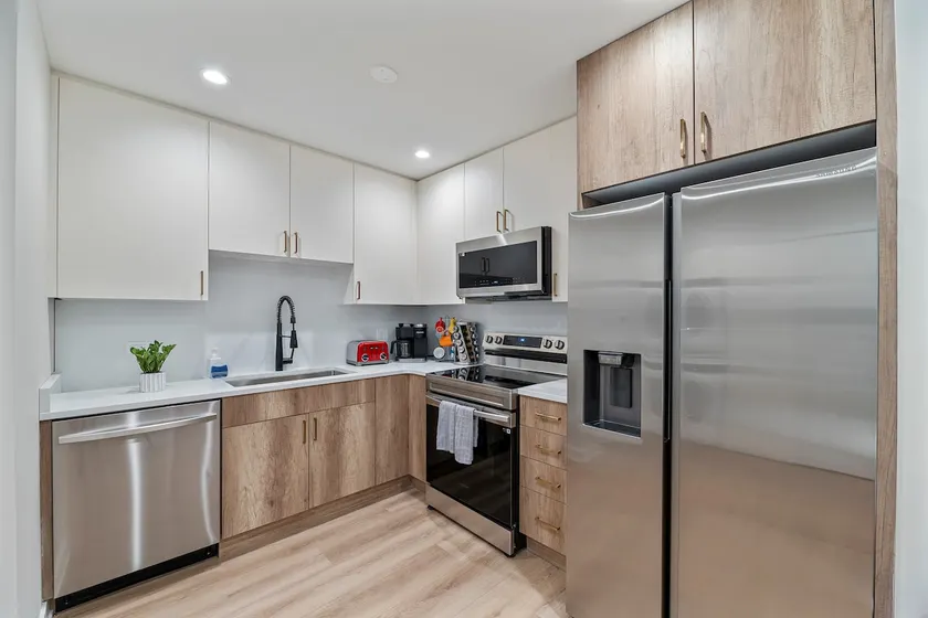Lux Fabulous 2bed/2bath with parking - Image 1