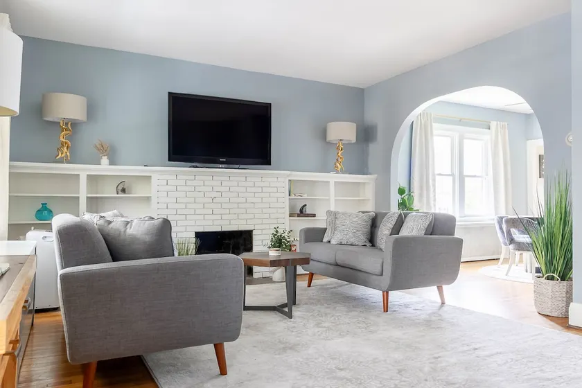 Mid-Century Modern Upper Unit - Image 1