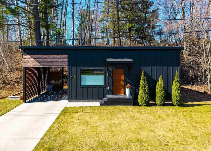 Luxury Tiny Home Near Marquette & Lake Superior - Image 1