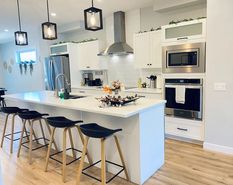 *NEW*AC*Single House*Rogers Place/Downtown*10MINS - Image 1