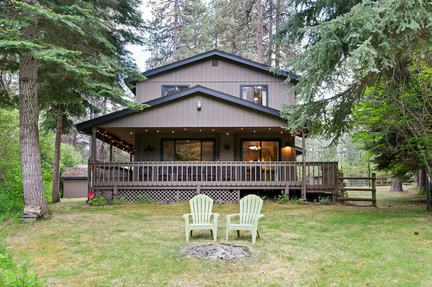 Camp Sherman Riverfront Getaway - sleeps 8! - Image 1