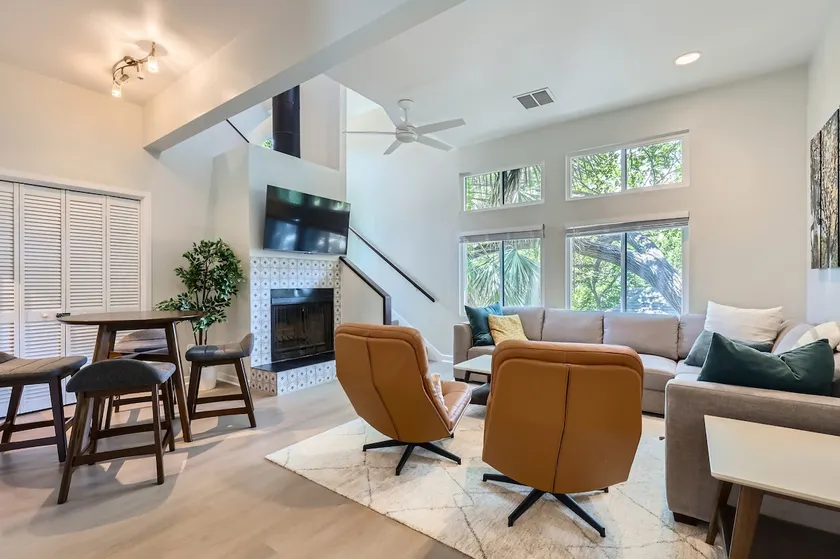 Bright Designer Townhouse | King Bed + Parking - Image 1