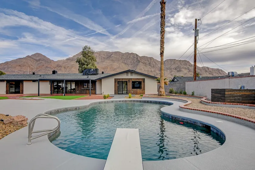 Entire home in Las Vegas - Image 1