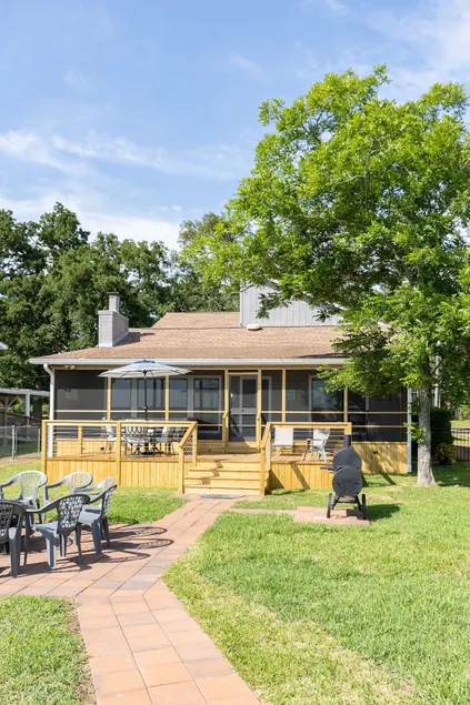 Harbor House Lake Getaway - Image 1