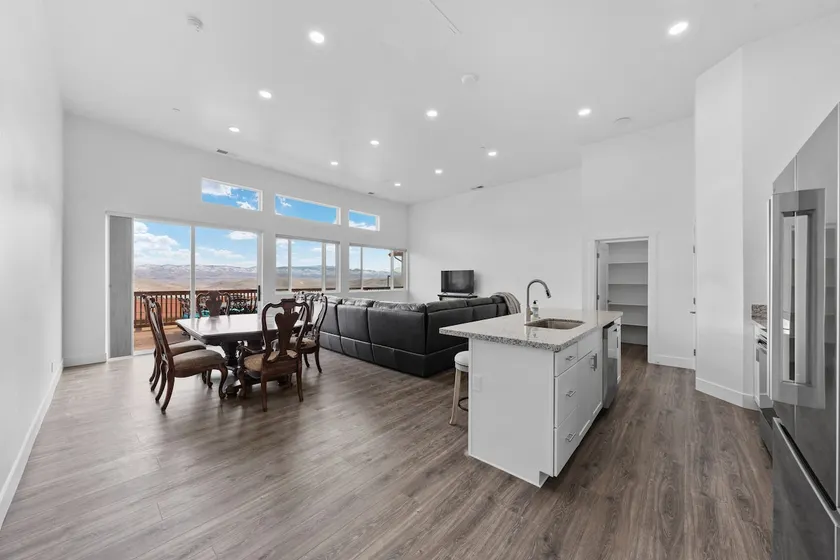 The Topaz Suite - Image 1