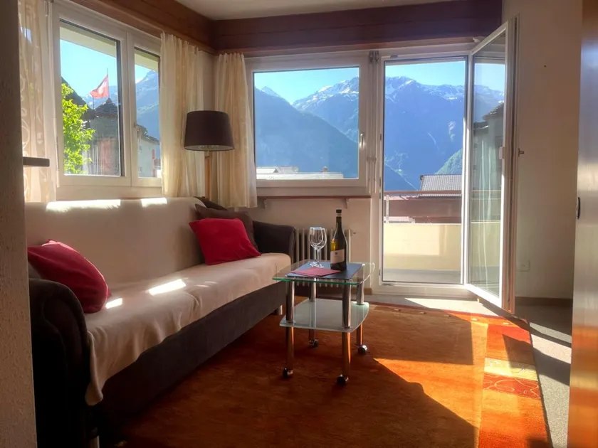 Central & Cozy Alpine Flat - Image 1
