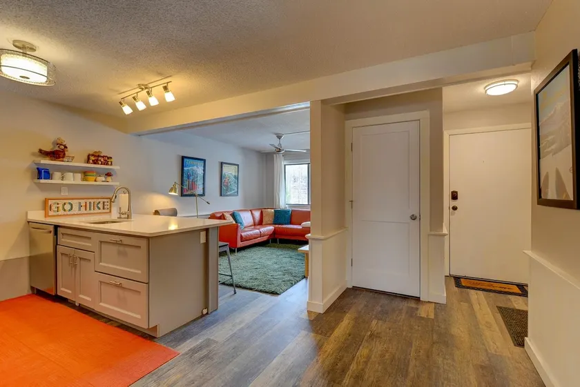 The Knotty Chipmunk - Cozy Condo - Sleeps 6 - Image 1