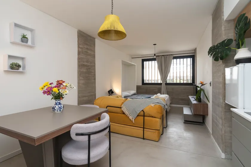 Single room ~ Design ~ Modern ~ Cowork ~ Pool - Image 1