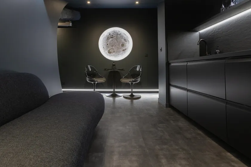 Moonlight Suite, Air Conditioning, Jacuzzi & Movie Theater, Downtown - Image 1