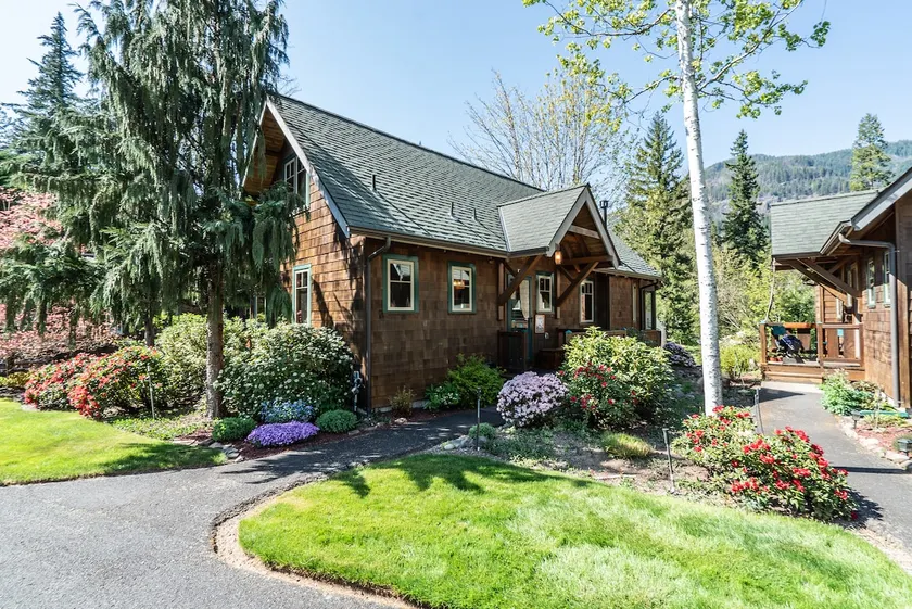 *New Listing* Cabin on the River Bend - Image 1