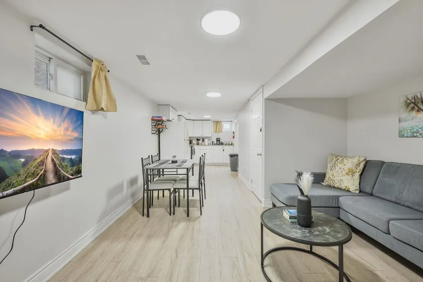 Chic 2 BR Urban Retreat Near Beach Free Parking - Image 1